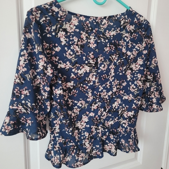 Dynamite xs floral top - Picture 3 of 6